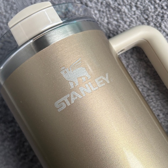 Stanley Metallic Gold Quencher Tumbler with Handle - Picture 4 of 5